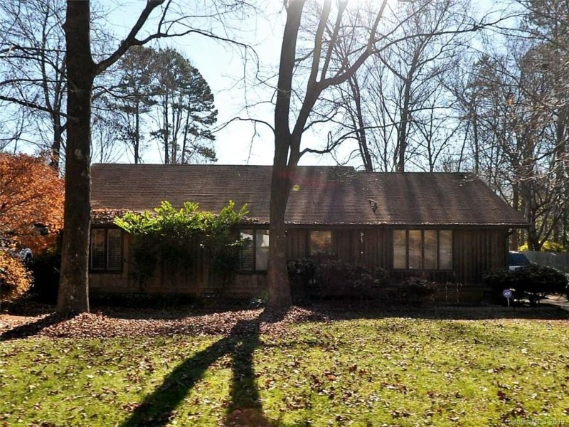 925 Burtonwood Circle