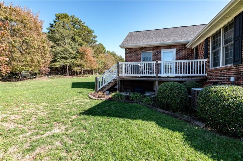 Property image 4 at 1465 Sweetbriar Lane, Hickory, NC 28602