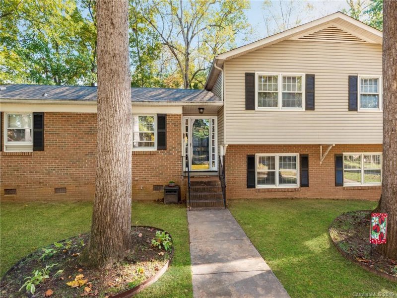 Property image 2 at 2010 Saratoga Drive, Gastonia, NC 28056