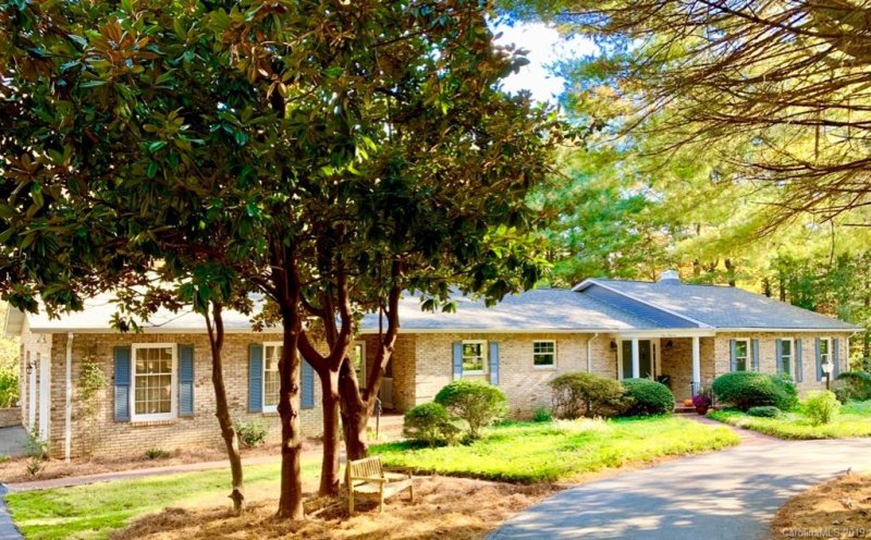 Property image 3 at 111 Woodhaven Drive, Hendersonville, NC 28739