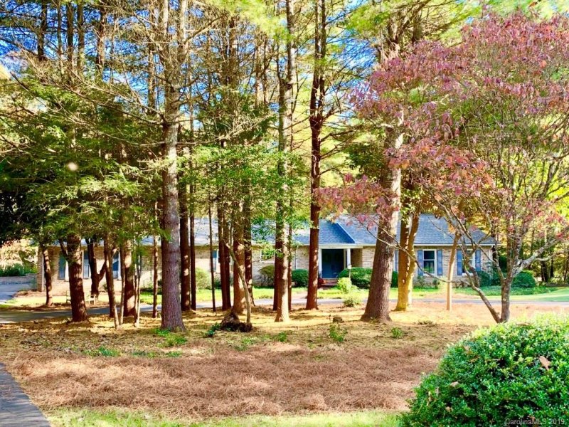 Property image 4 at 111 Woodhaven Drive, Hendersonville, NC 28739