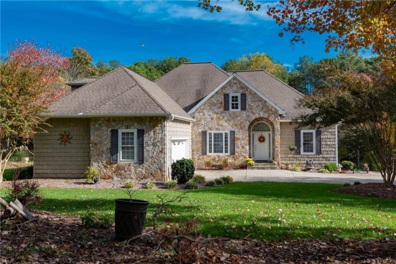 Property image 2 at 2558 Camelia Pointe Drive, Sherrills Ford, NC 28673