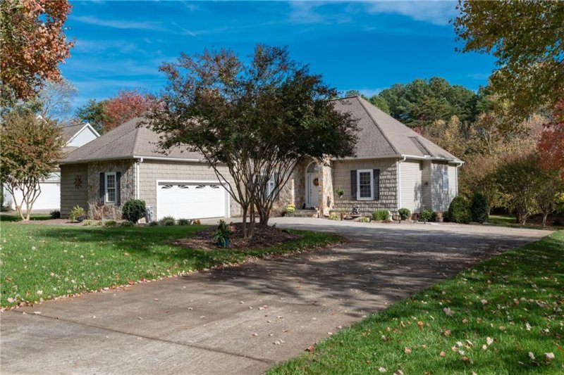 Property image 3 at 2558 Camelia Pointe Drive, Sherrills Ford, NC 28673