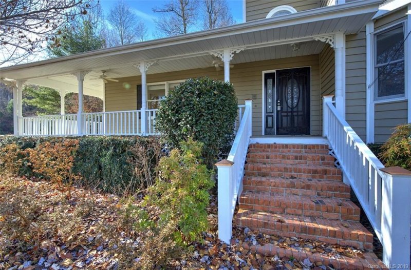 Property image 3 at 200 Gateway Drive, Hendersonville, NC 28739