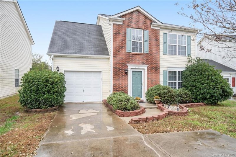 Property image 2 at 6121 Linda Vista Lane, Charlotte, NC 28216