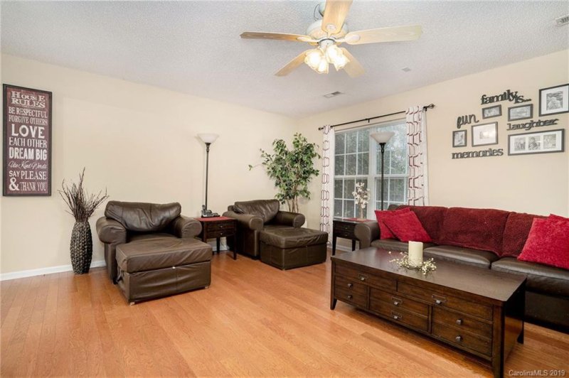 Property image 4 at 6121 Linda Vista Lane, Charlotte, NC 28216