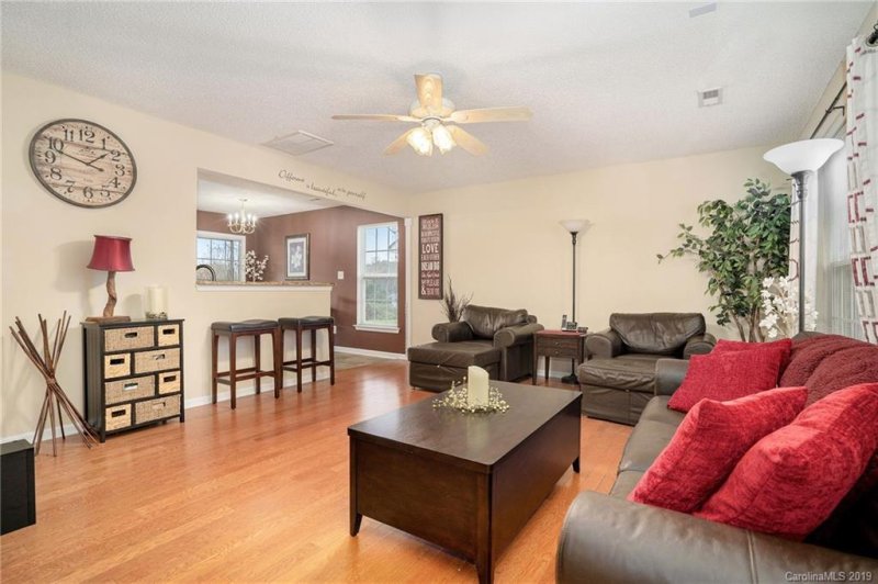 Property image 5 at 6121 Linda Vista Lane, Charlotte, NC 28216