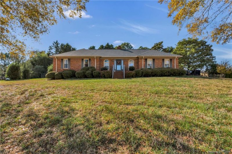 2405 Gleneagles Drive