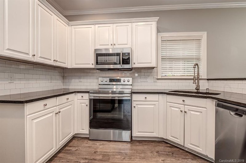 Property image 3 at 6813 Ridge Haven Lane, Charlotte, NC 28277