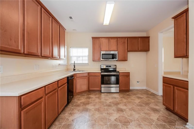 Property image 2 at 1511 Peachcroft Road, Charlotte, NC 28216