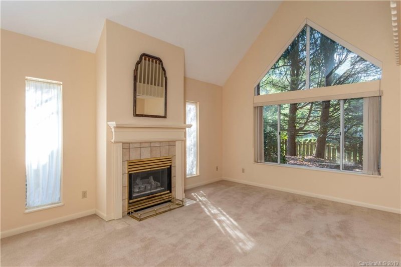 Property image 4 at 8 Stuart Circle, Asheville, NC 28804