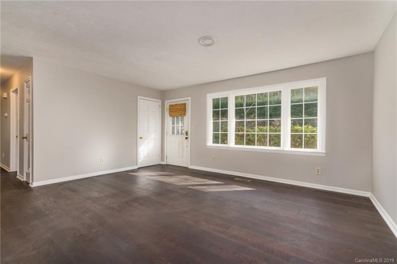 Property image 3 at 636 E Sunset Drive, Hendersonville, NC 28791