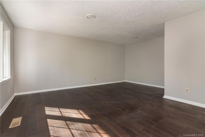 Property image 4 at 636 E Sunset Drive, Hendersonville, NC 28791