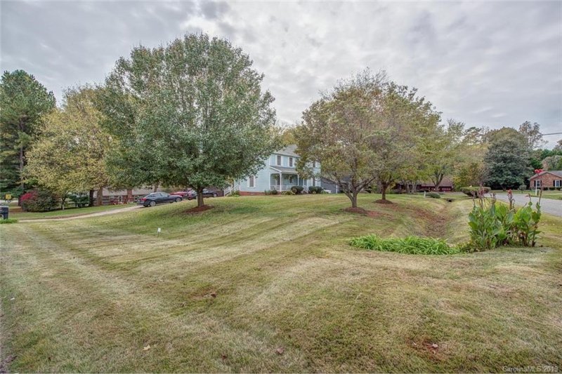 Property image 2 at 2421 Gardenside Drive, Gastonia, NC 28056