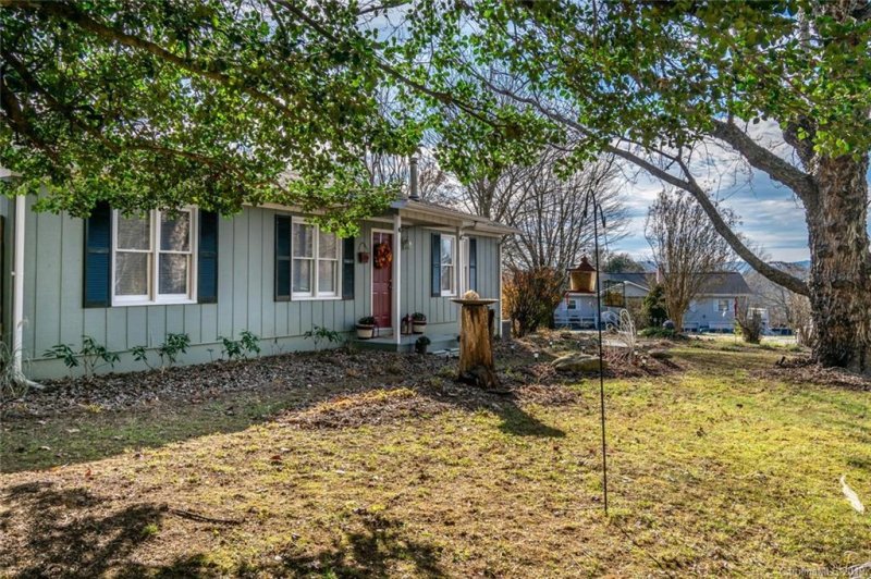 Property image 3 at 21 Stoney Nob Drive, Hendersonville, NC 28792