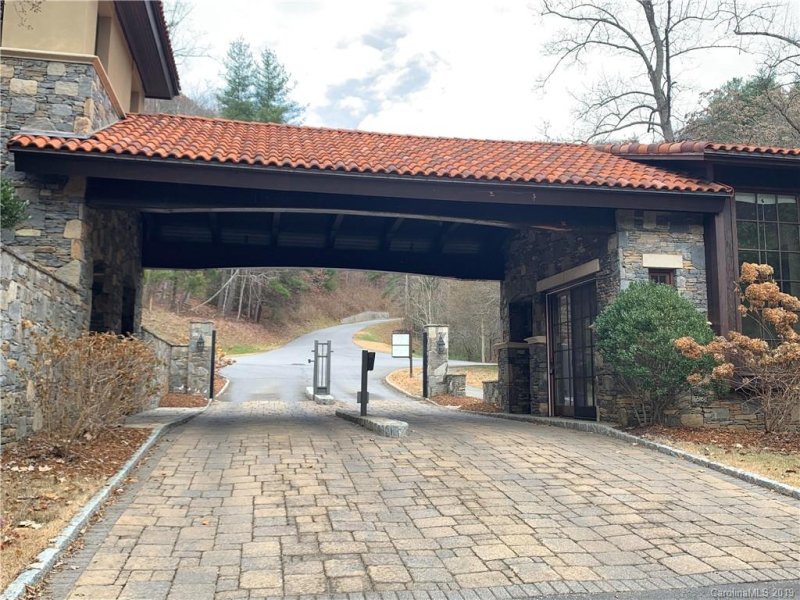 Property image 2 at 197 Starling Pass, Asheville, NC 28804