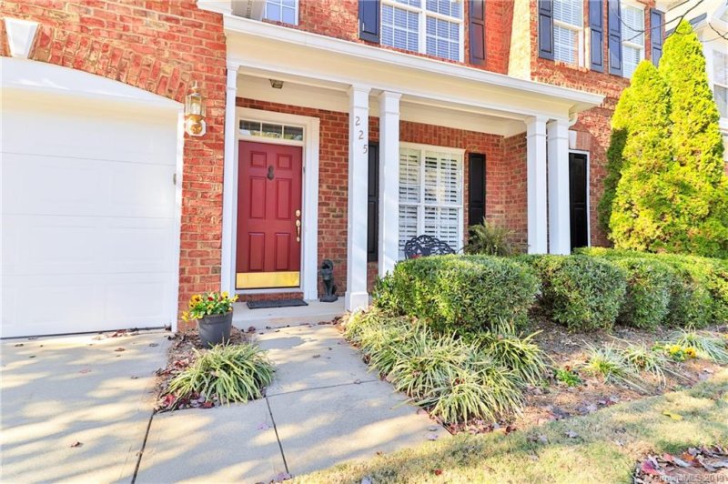 Property image 3 at 225 Robinlynn Road, Matthews, NC 28105