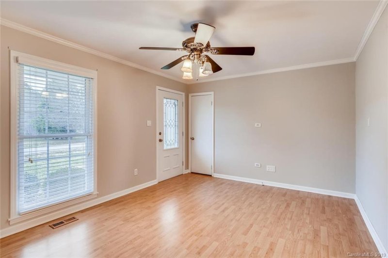 Property image 2 at 128 Barclay Lane, Mooresville, NC 28115