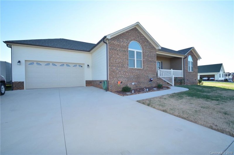 Property image 2 at 2213 Carriage Lane, Lincolnton, NC 28092