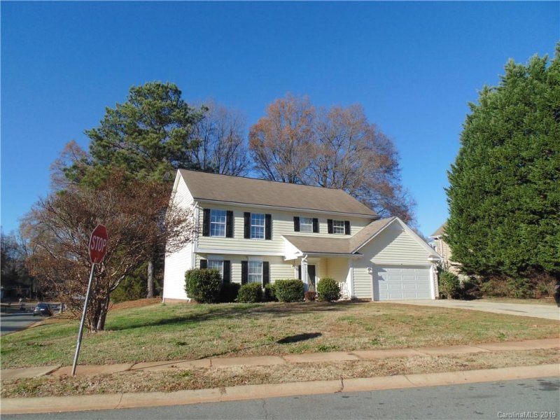 Property image 2 at 5201 Grenelefe Village Road, Charlotte, NC 28269
