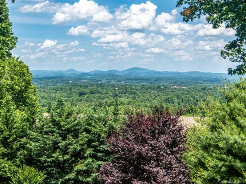 Property image 2 at 401 Upper Laurel Drive, Hendersonville, NC 28739