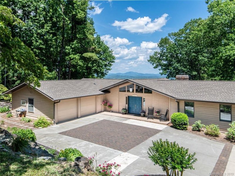 Property image 4 at 401 Upper Laurel Drive, Hendersonville, NC 28739