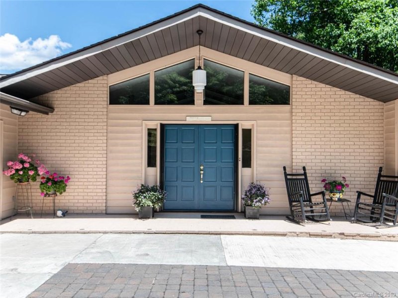 Property image 5 at 401 Upper Laurel Drive, Hendersonville, NC 28739