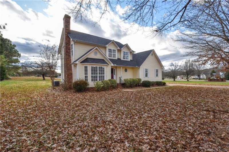 Property image 3 at 110 Turnberry Lane, Mooresville, NC 28117