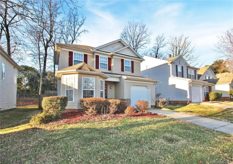 Property image 2 at 3740 Brookchase Lane, Charlotte, NC 28205