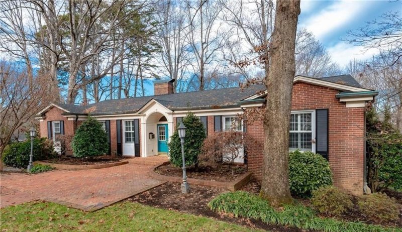 Property image 2 at 1064 6th Avenue, Hickory, NC 28601