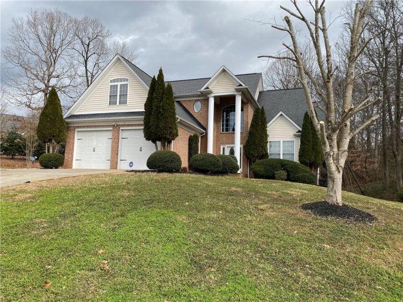 Property image 2 at 1110 Brookstone Drive, Hickory, NC 28602