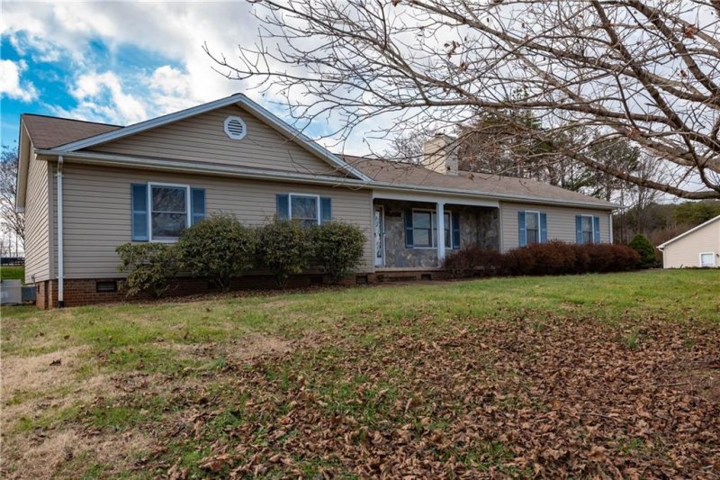 Property image 3 at 4093 Hemingway Drive, Hickory, NC 28601