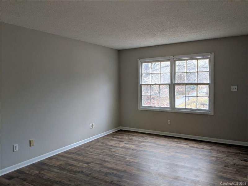 Property image 2 at 427 N Yadkin Avenue, Spencer, NC 28259