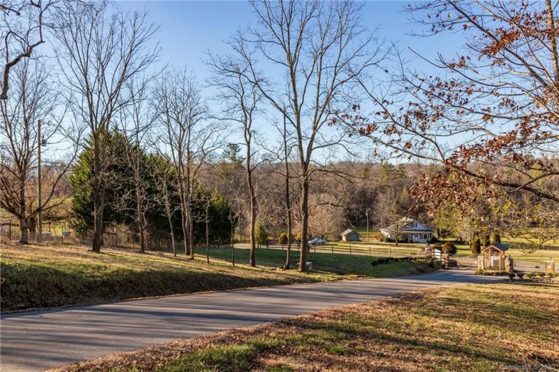 Property image 2 at 102 Saddle Ridge Drive, Alexander, NC 28701