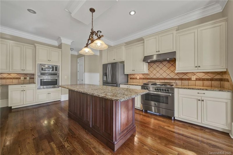 372 Colleton Court