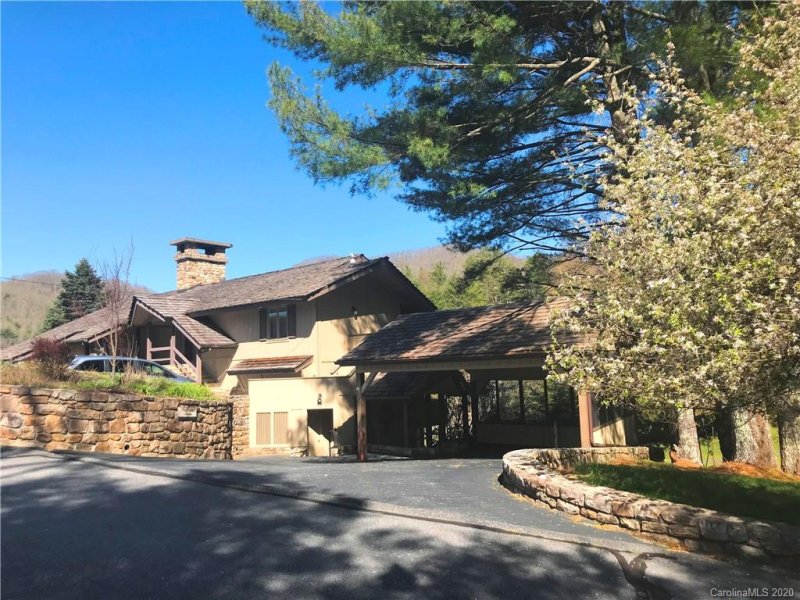 194 Fairway Knoll Hound Ears Road