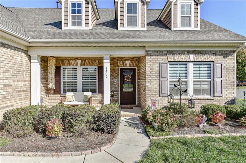 Property image 2 at 5402 Poplar Knoll Drive, Matthews, NC 28105