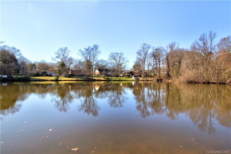 Property image 2 at 618 Carolina Avenue, Statesville, NC 28677