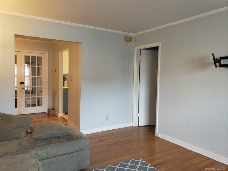 Property image 3 at 912 Mcalway Road, Charlotte, NC 28211