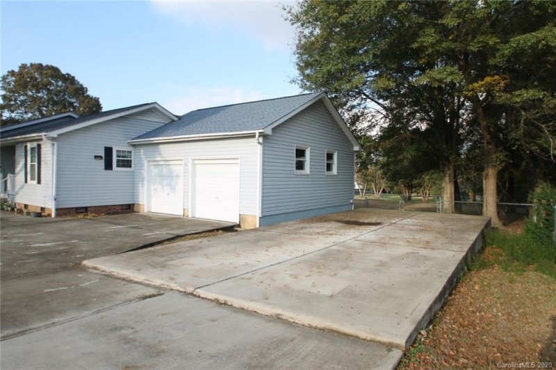 Property image 3 at 421 Peachtree Road, Rock Hill, SC 29730