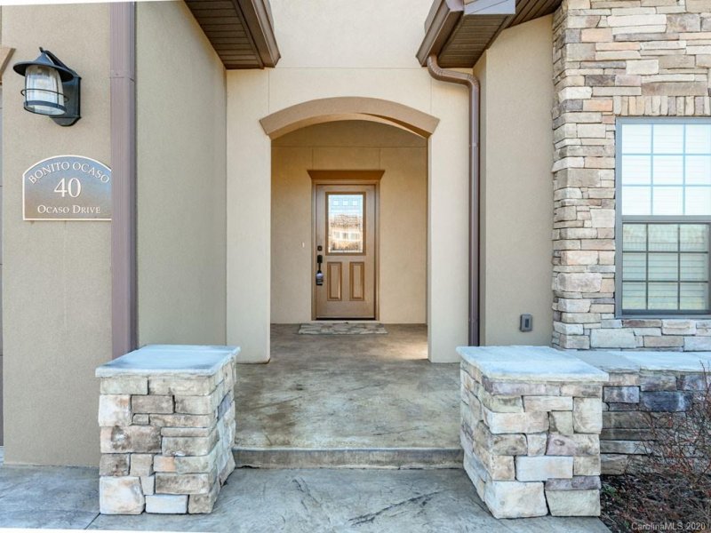 Property image 5 at 40 Ocaso Drive, Asheville, NC 28806