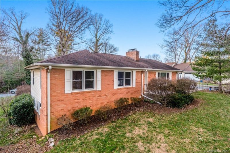 Property image 2 at 104 Nell Avenue, Hendersonville, NC 28791