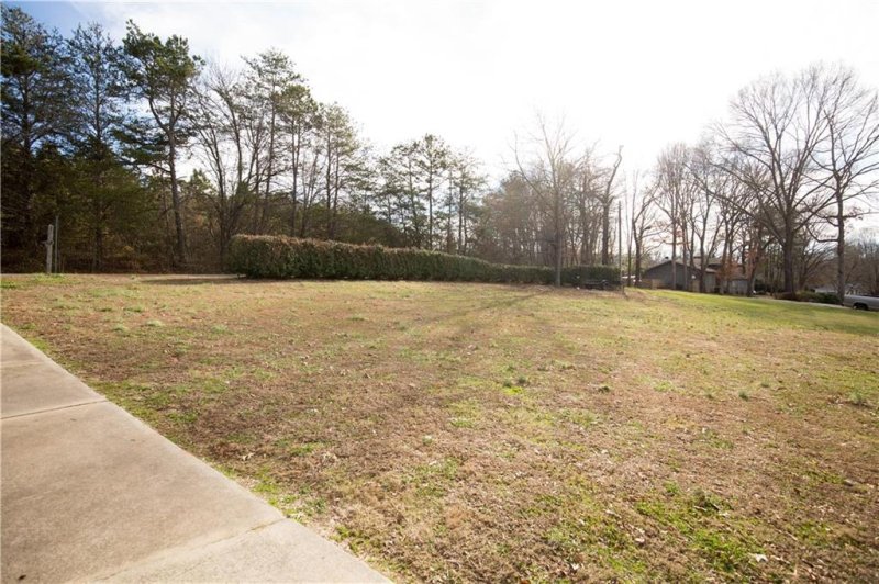 Property image 3 at 3765 11th Street, Hickory, NC 28601