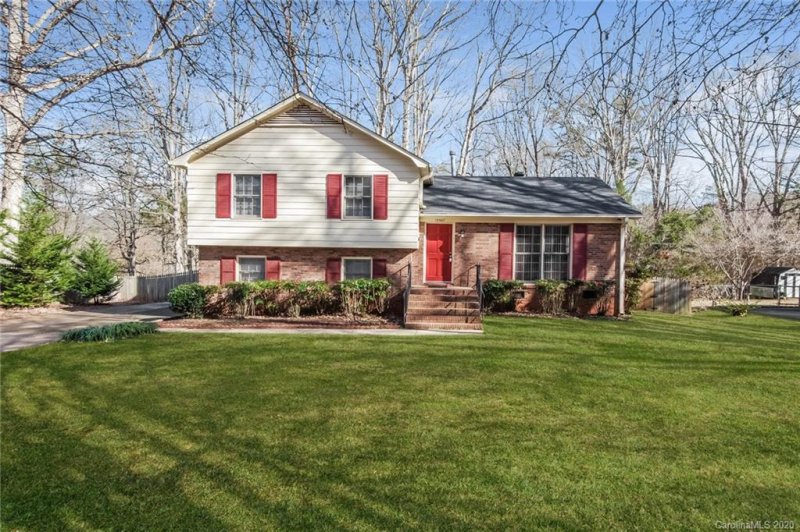 13507 Idlefield Lane