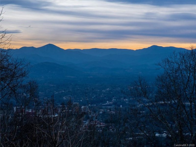 Property image 2 at 10 Sunset Summit, Asheville, NC 28804