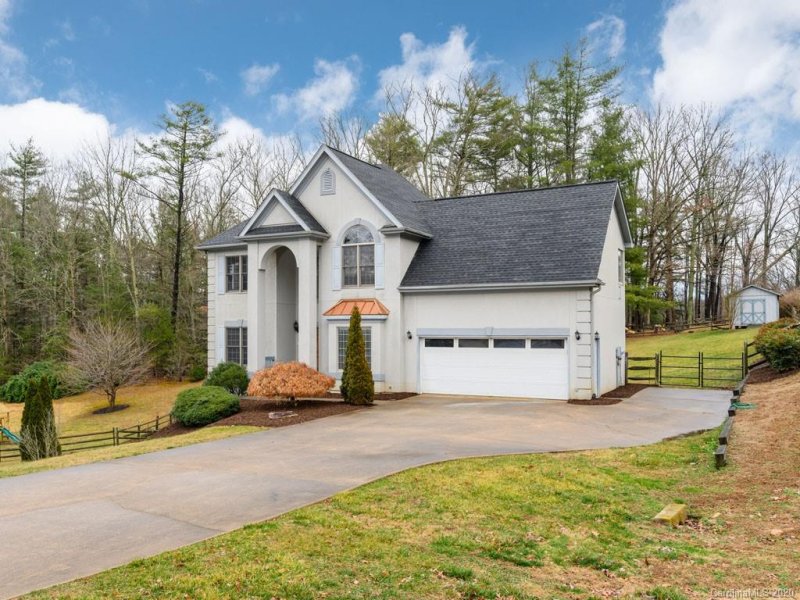 Property image 2 at 203 Weston Way, Asheville, NC 28803