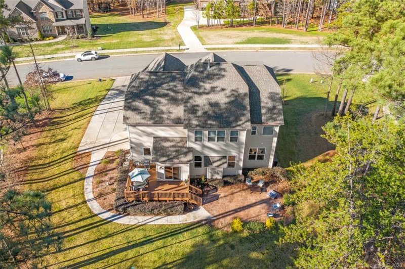 Property image 4 at 300 Cove Creek Loop, Mooresville, NC 28117