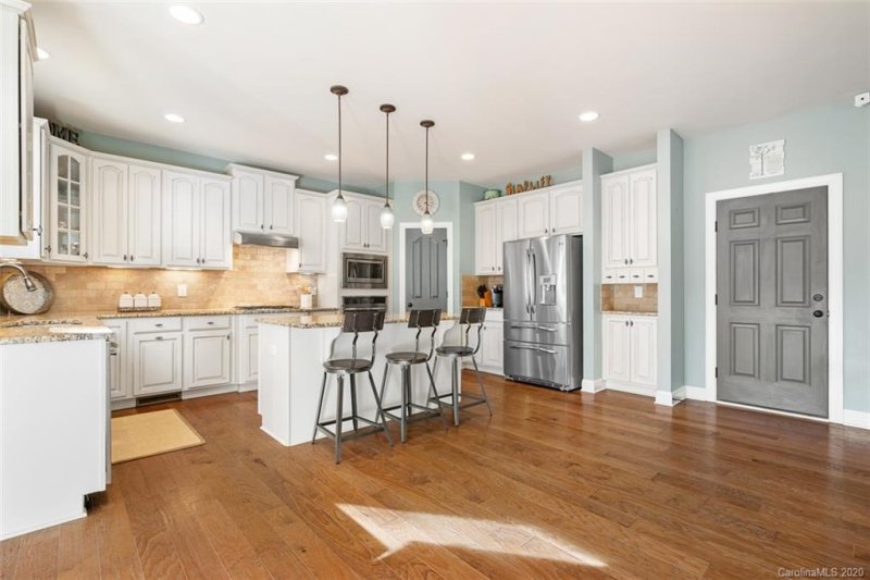 Property image 5 at 300 Cove Creek Loop, Mooresville, NC 28117