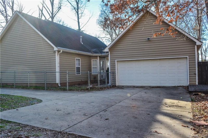 Property image 4 at 2026 Forget Me Not Lane, Wingate, NC 28174