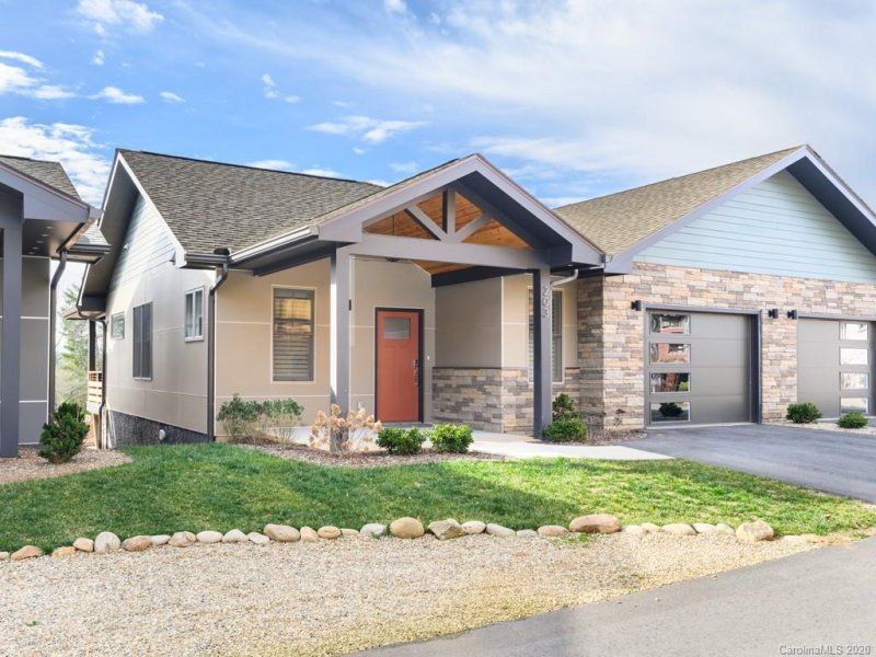 Property image 3 at 203 Josephine Lane, Asheville, NC 28804